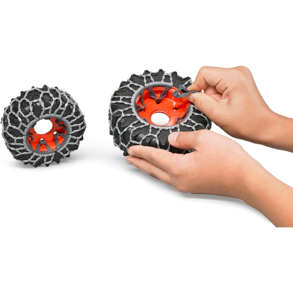 Trattore Claas Axion 950 con Catene da Neve e Pala Spazzaneve Bruder